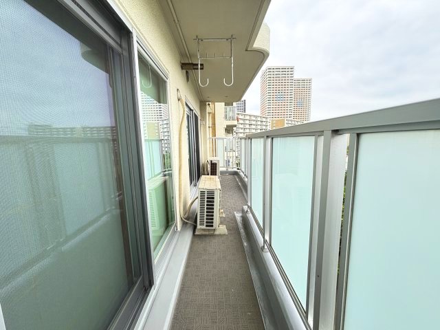 バルコニー　陽当たり良好なバルコニー