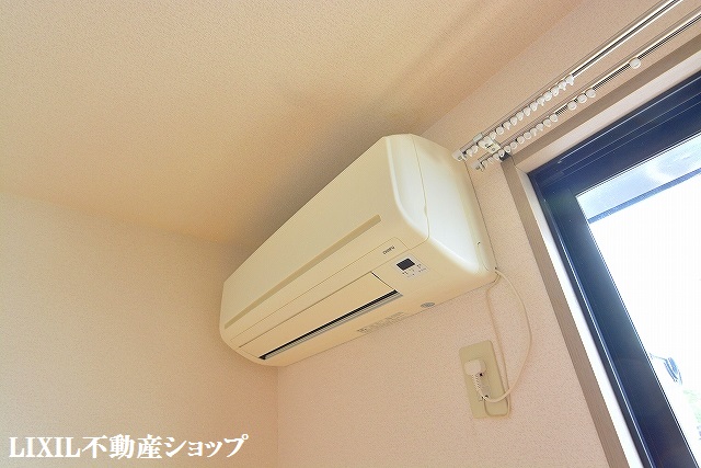 その他設備　南西側６帖洋室のエアコンです。