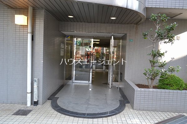 エントランス　管理の行き届いたマンションです。