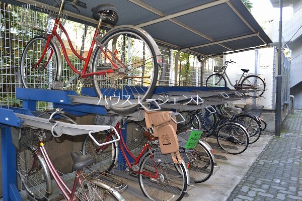 その他共有部分　駐輪場は屋根付です。