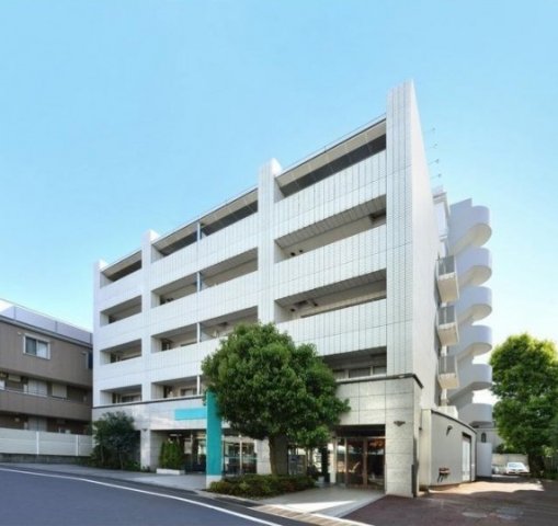 建物外観　鉄骨鉄筋コンクリート造のがっしりした建物。