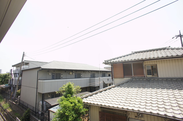 眺望　バルコニーからの景色です！圧迫感がないので暮らしやすい♪