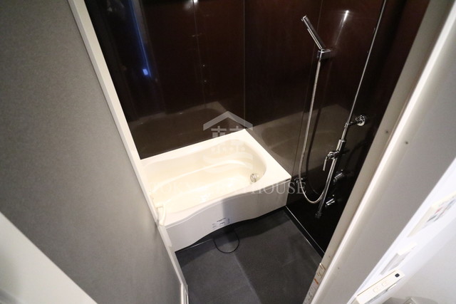 バス・シャワールーム　※別部屋参考写真です。床の色など異なります。