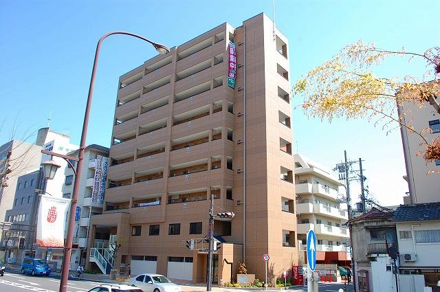 建物外観　がっしりとした外観です。