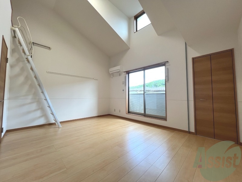 居室・リビング　リビングを撮影しました。生活のメインとなるお部屋ですね。