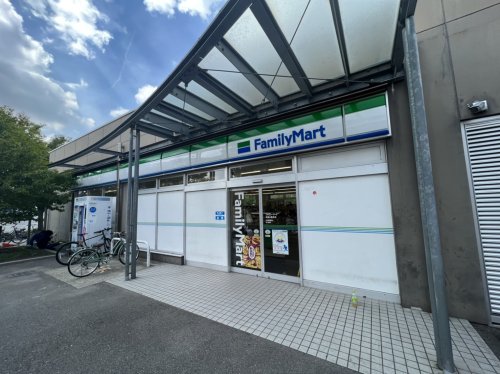コンビニ　ファミリーマート 名城公園北店（コンビニ）まで576m