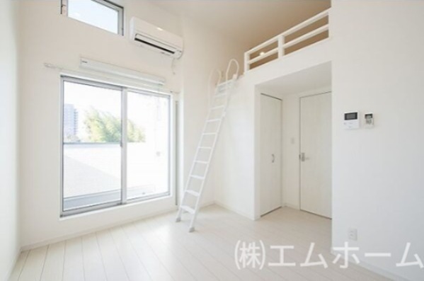 居室・リビング　洋室6.4帖　ロフト5.9帖（収納でも使えます）