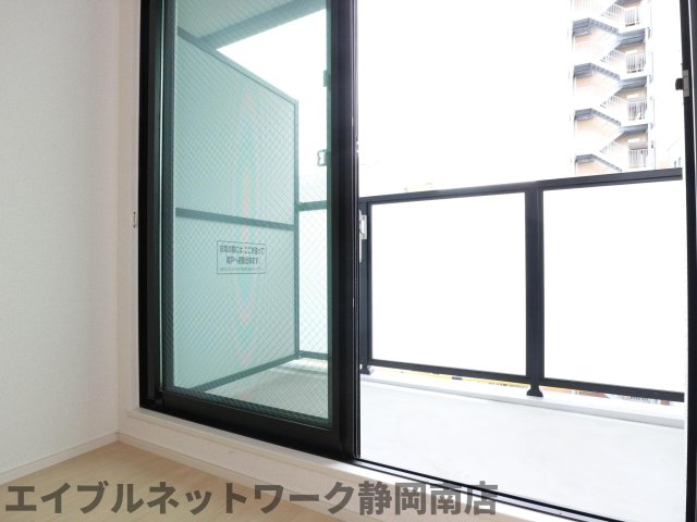 バルコニー　お洗濯にも便利なバルコニー付き