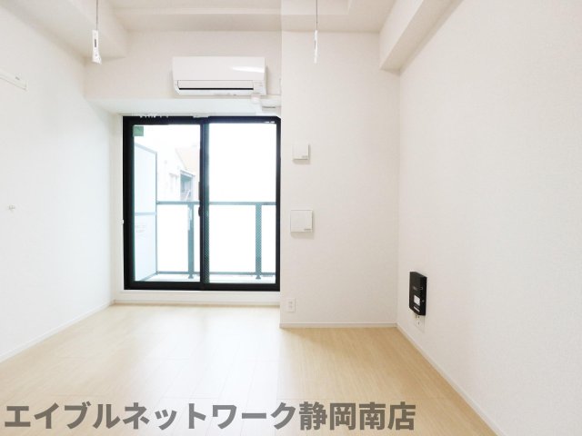 その他設備　こちらのリビングで趣味の時間をお楽しみください