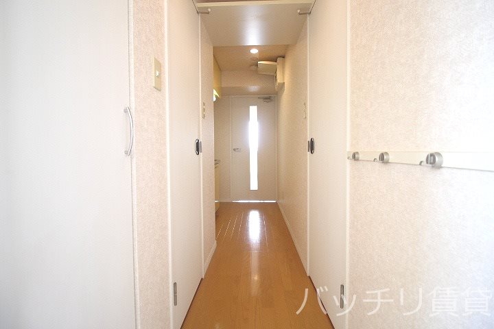 玄関　別号室タイプの為、現状を優先いたします