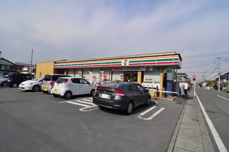 コンビニ　セブンイレブン 東松山六軒町店（コンビニ）まで923m