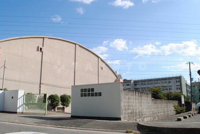 中学校　豊中市立　第十六中学校（中学校）まで326m