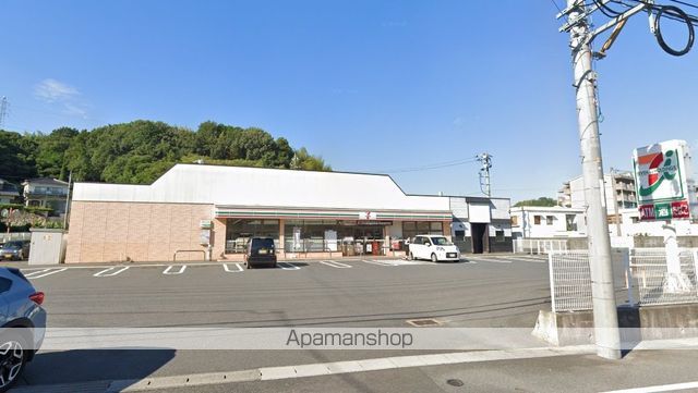 コンビニ　セブンイレブン（コンビニ）まで889m