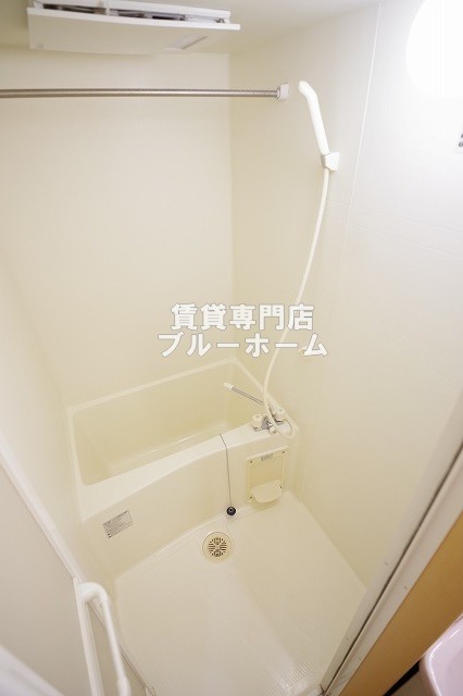 バス・シャワールーム　浴室乾燥機付きで雨の日の洗濯に困らない！