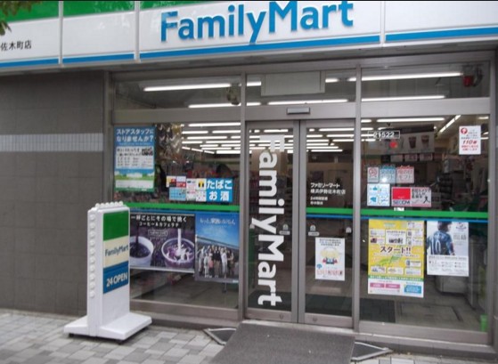 コンビニ　ファミリーマート 横浜イセザキモール店（コンビニ）まで105m