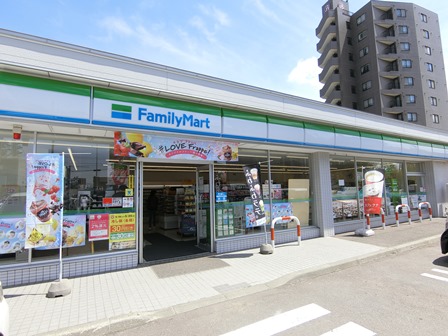コンビニ　ファミリーマート札幌厚別南3丁目店（コンビニ）まで250m