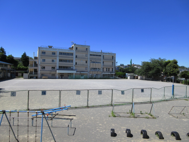 小学校　川崎市立 平小学校（小学校）まで696m
