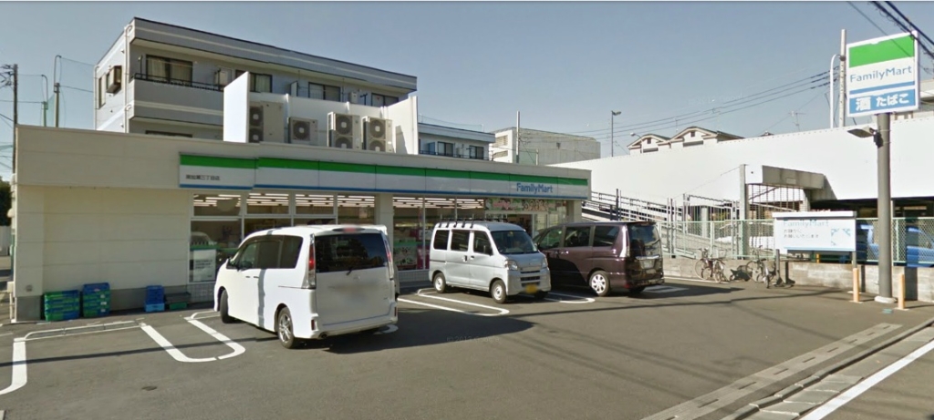 コンビニ　ファミリーマート 南加瀬三丁目店（コンビニ）まで220m