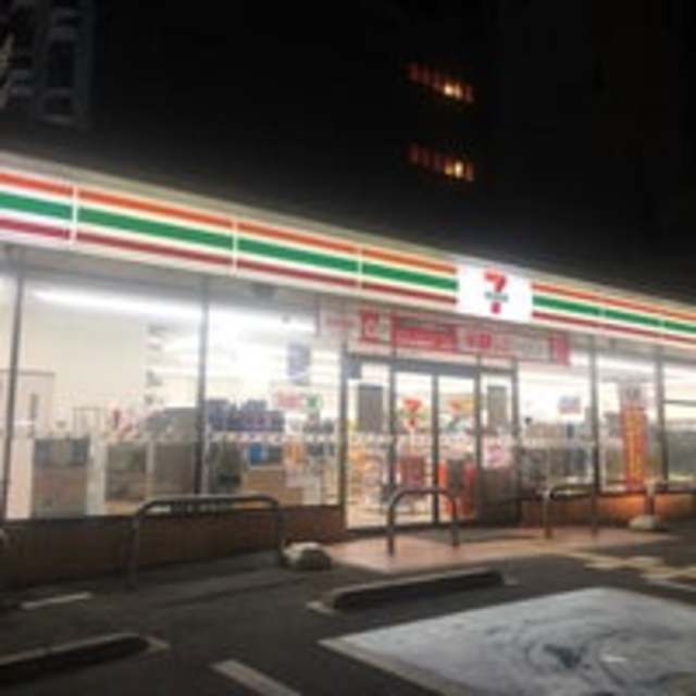 コンビニ　セブンイレブン和歌山友田町4丁目店（コンビニ）まで358m