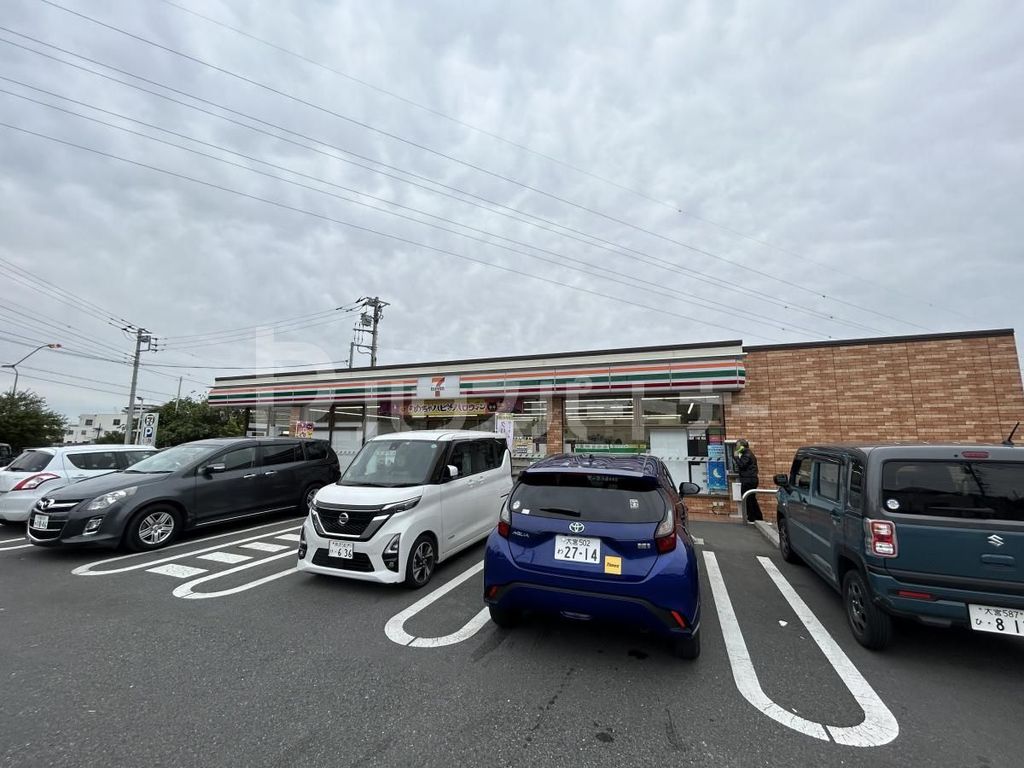 コンビニ　セブンイレブンさいたま三橋5丁目店（コンビニ）まで550m