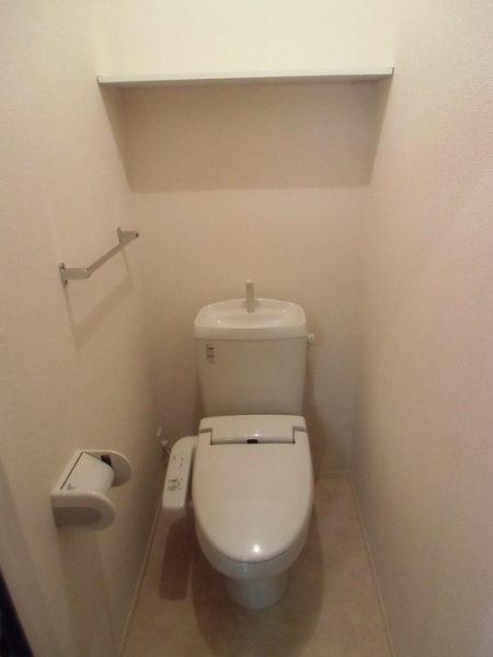 トイレ　同建物別部屋写真