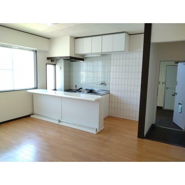 居室・リビング　現在居住中のため、同タイプ別部屋の写真になります。