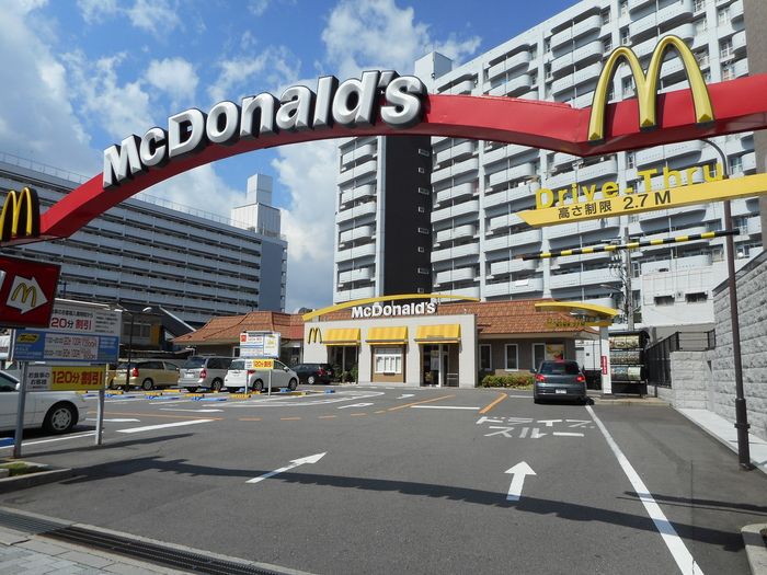 飲食店　マクドナルド白島店（飲食店）まで833m