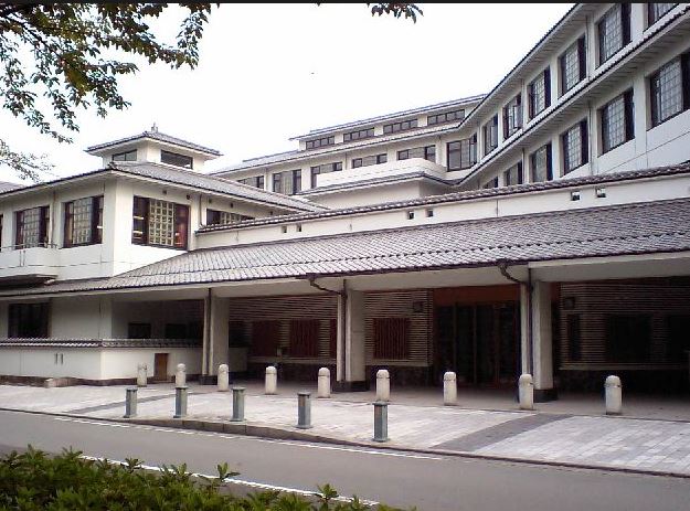 小学校　小田原市立三の丸小学校（小学校）まで582m