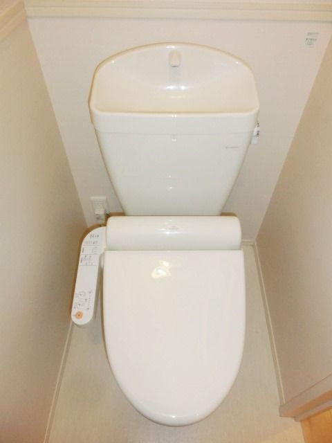 トイレ　ウォシュレット付き