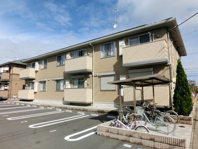 建物外観　２０１２年築のキレイなアパートです。