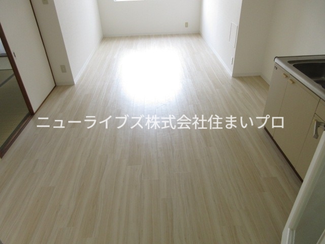 カルチェダムールC棟の居間写真