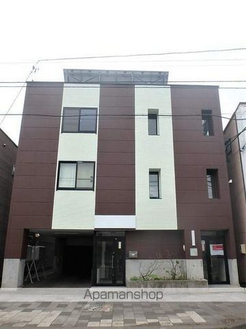ＪＲ室蘭本線 由仁駅 バス乗車時間：20分 最寄りバス停で下車 徒歩2分 築26年