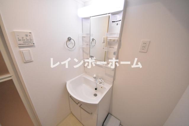 洗面設備　スペースが確保できる洗面所です