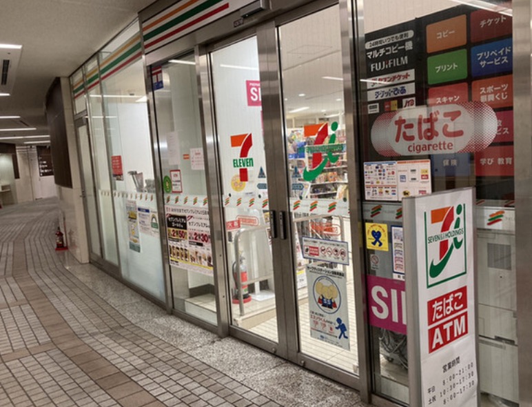 コンビニ　セブンイレブン東京都議会議事堂店（コンビニ）まで342m