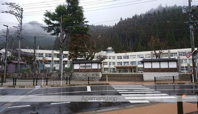小学校　智頭小学校（小学校）まで813m