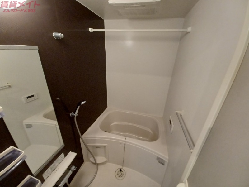 バス・シャワールーム　同型参考写真
