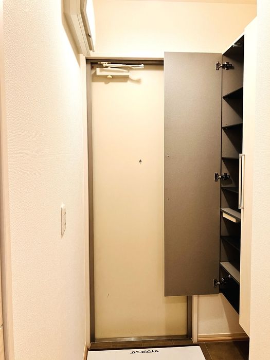 都営大江戸線 光が丘駅 徒歩8分 3階建 築19年の玄関写真