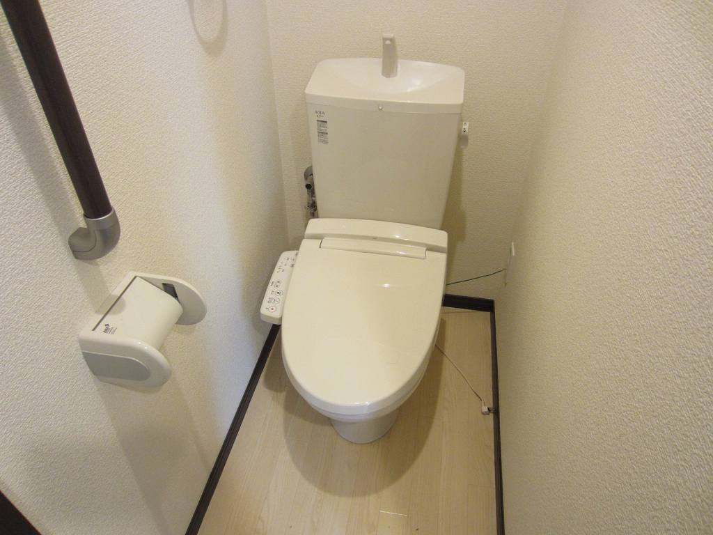 名鉄三河線 三河知立駅 徒歩5分 2階建 築13年のトイレ写真