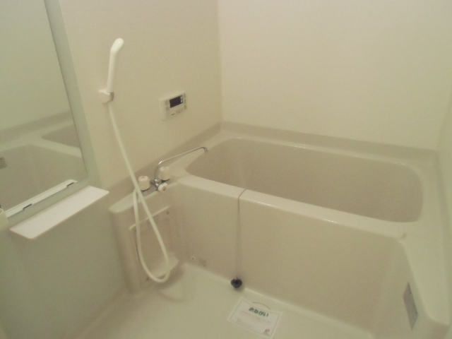 バス・シャワールーム　追い焚き機能と浴室乾燥機を完備です☆