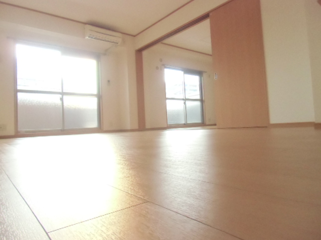 居室・リビング　広々約15帖のリビングです☆