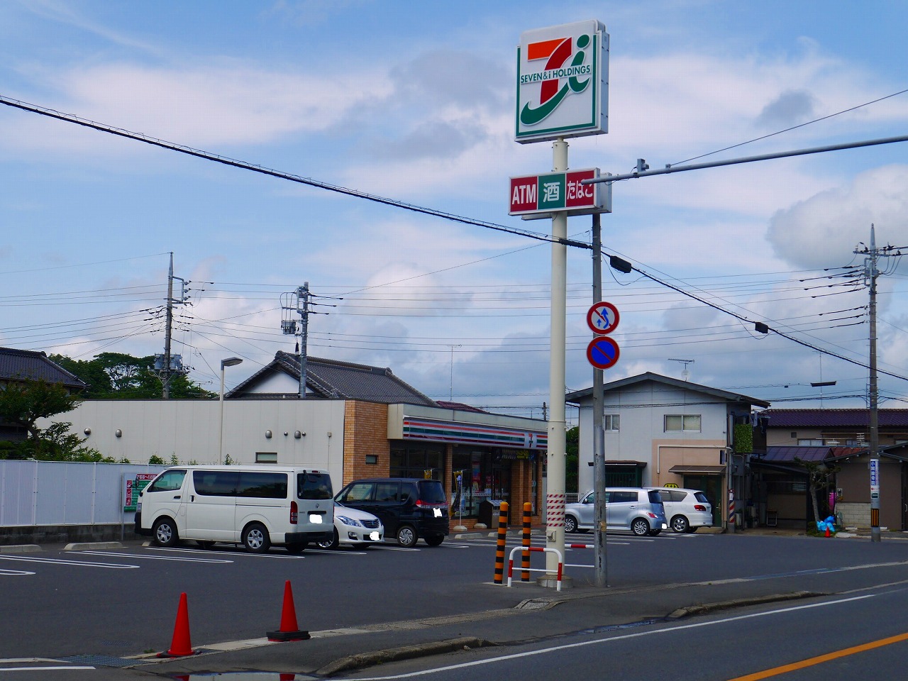 コンビニ　セブンイレブン三里塚店（コンビニ）まで725m
