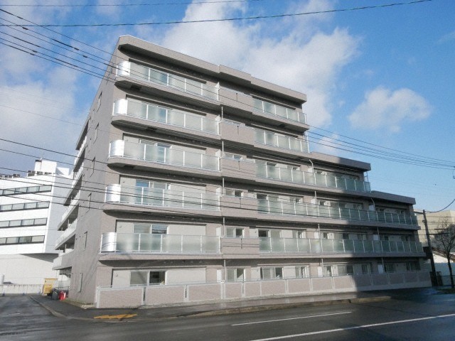 札幌市西区宮の沢二条のマンションの建物外観
