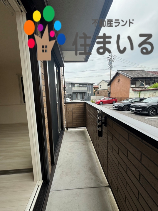 【半田市港本町のアパートのバルコニー】