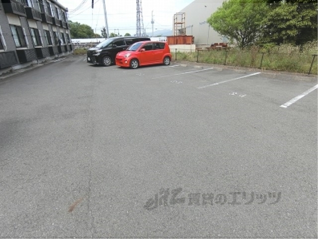 【レオパレス藤の木１の駐車場】