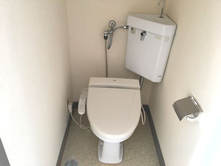 マンション倉前のトイレ写真
