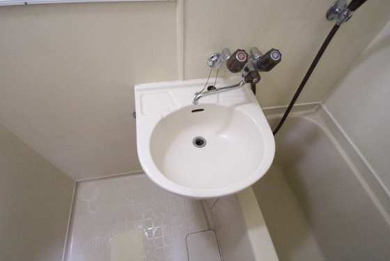 洗面設備　※別の部屋の写真です。