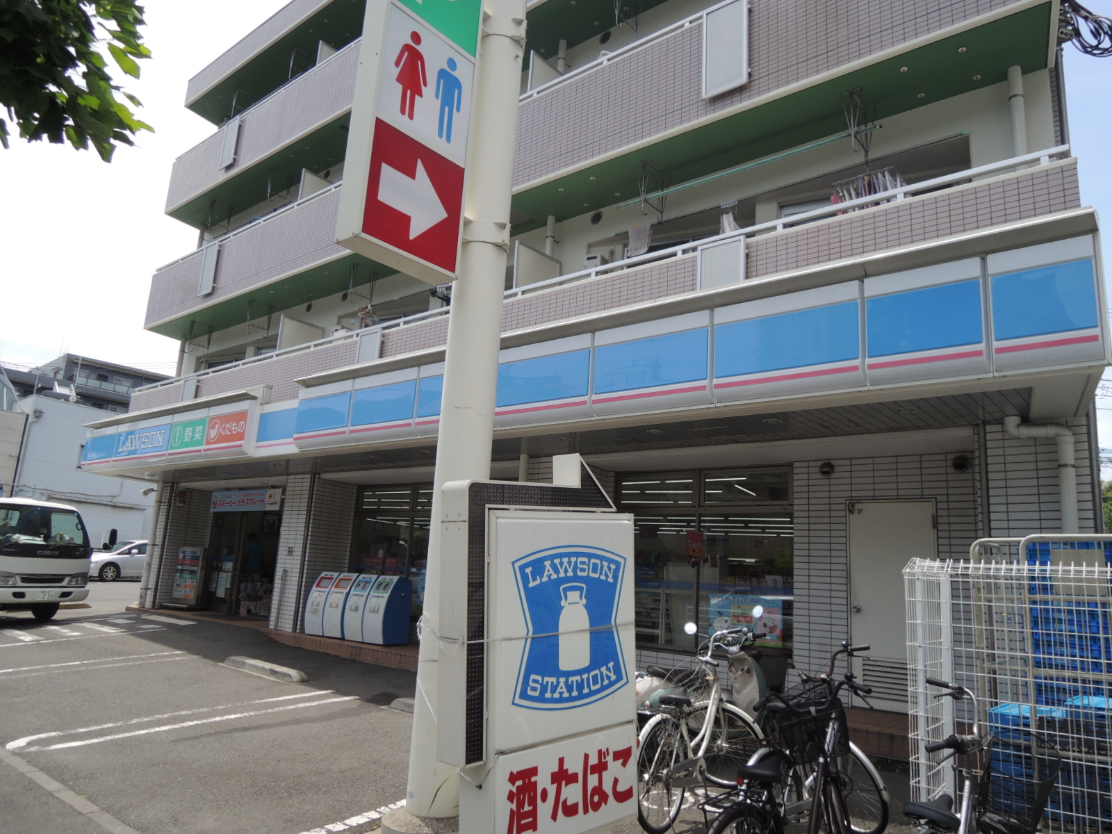 コンビニ　ローソン港北師岡店（コンビニ）まで721m