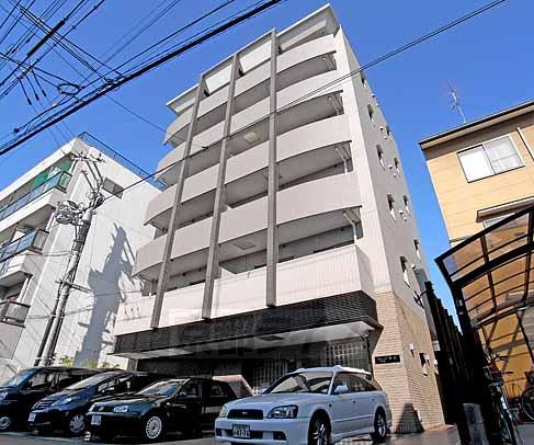 京都市上京区大猪熊町のマンションの建物外観