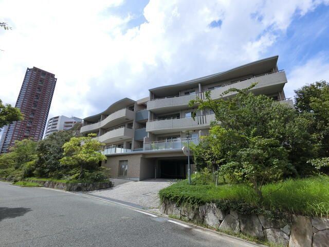 福岡市東区香椎照葉のマンションの建物外観