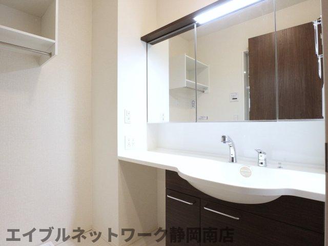 洗面設備　広い洗面スペース